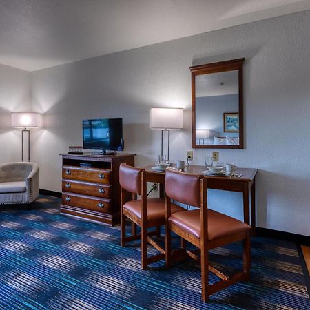All Towne Suites Saint Robert Bagian luar foto