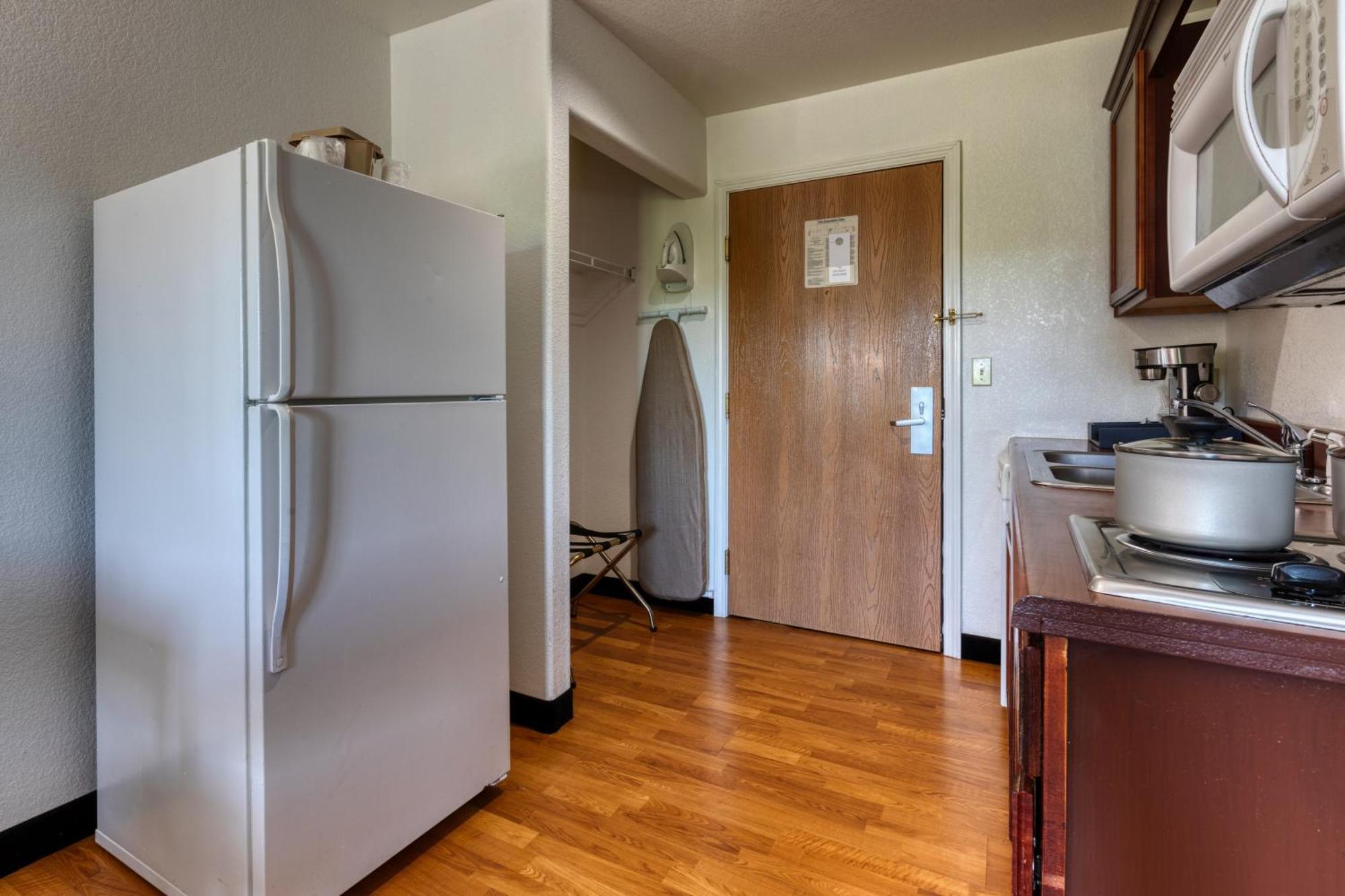 All Towne Suites Saint Robert Bagian luar foto