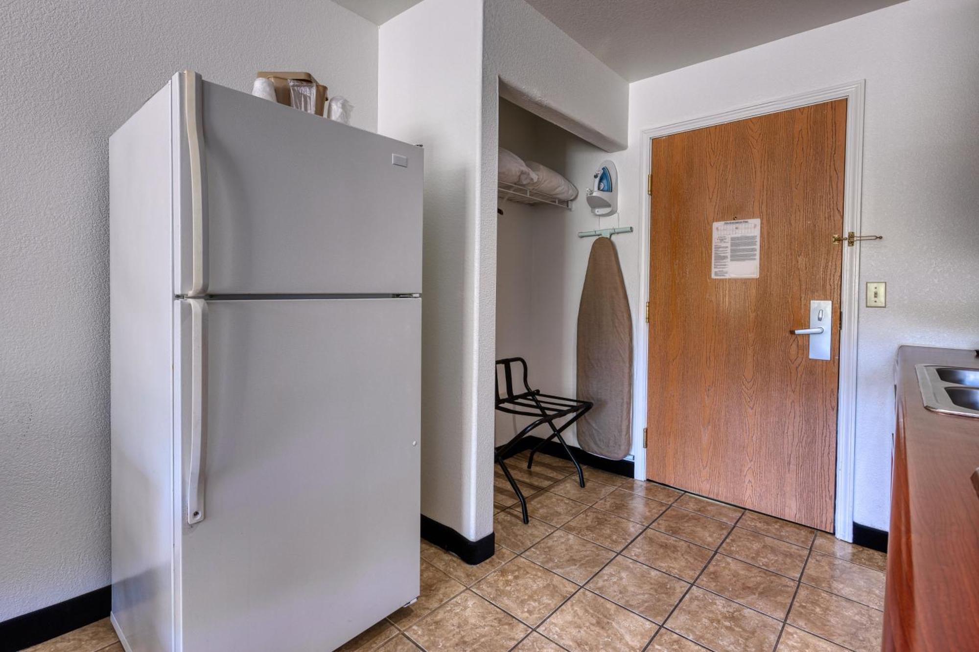 All Towne Suites Saint Robert Bagian luar foto
