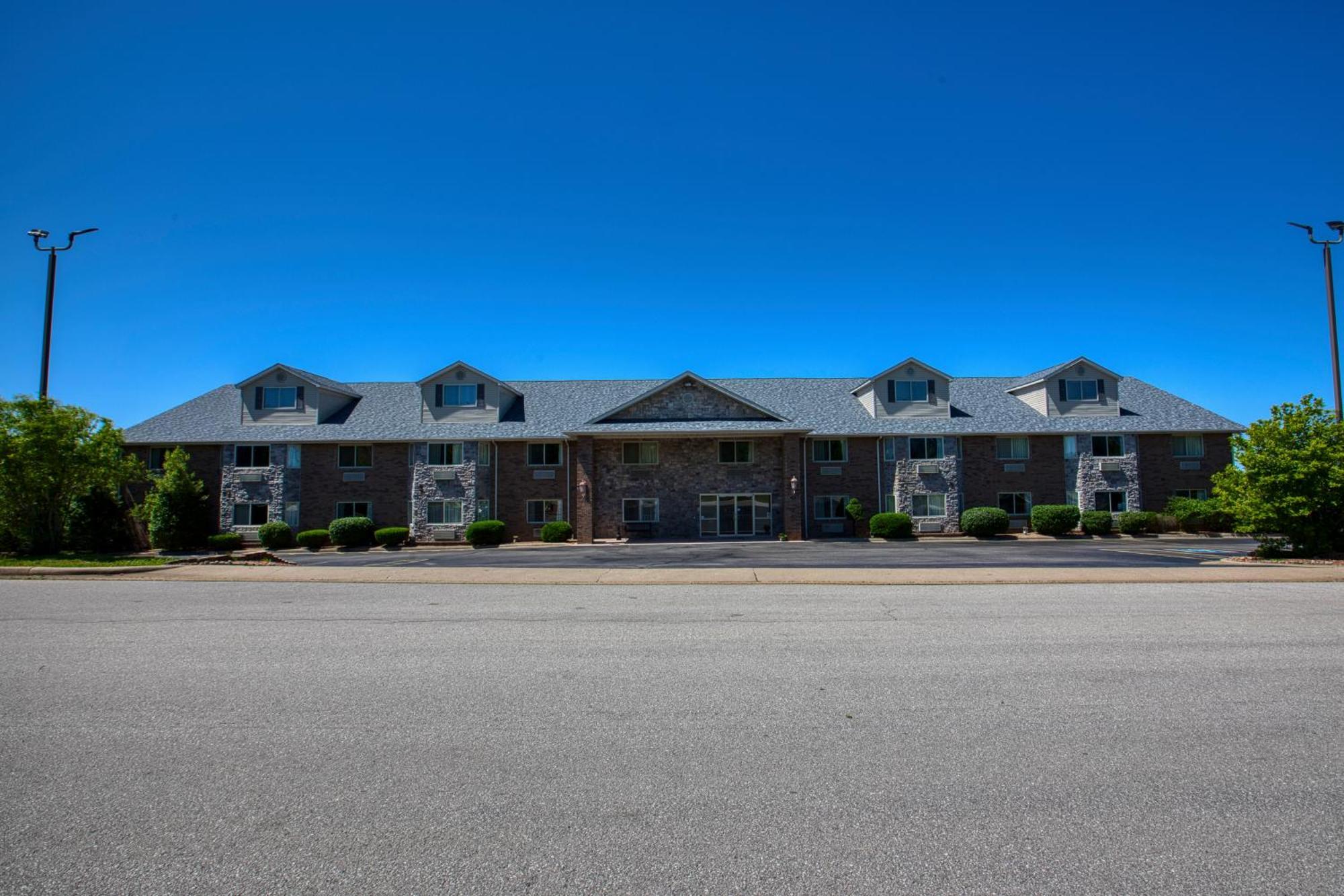 All Towne Suites Saint Robert Bagian luar foto