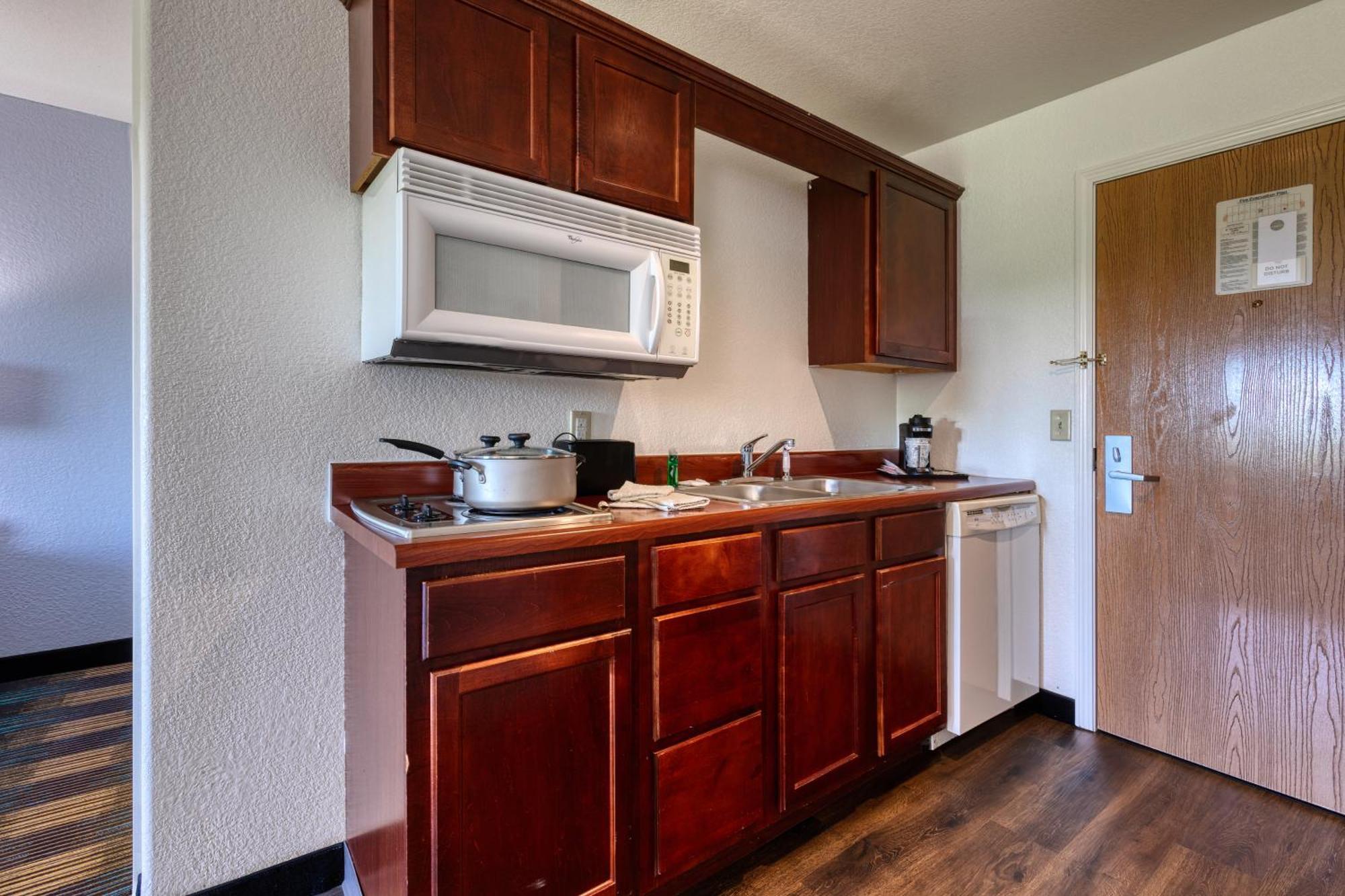 All Towne Suites Saint Robert Bagian luar foto