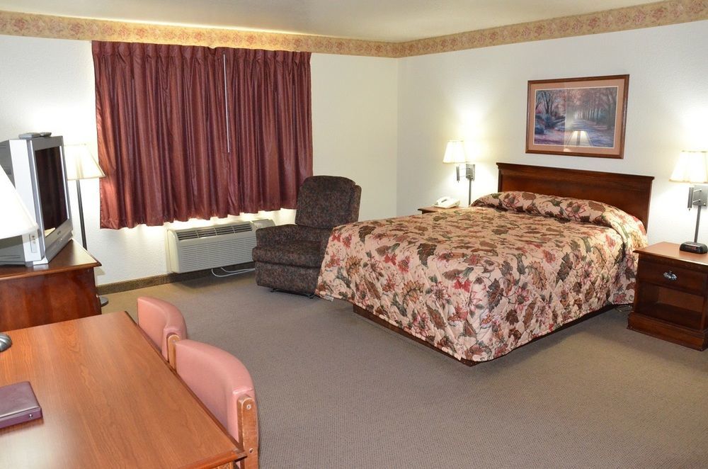 All Towne Suites Saint Robert Bagian luar foto