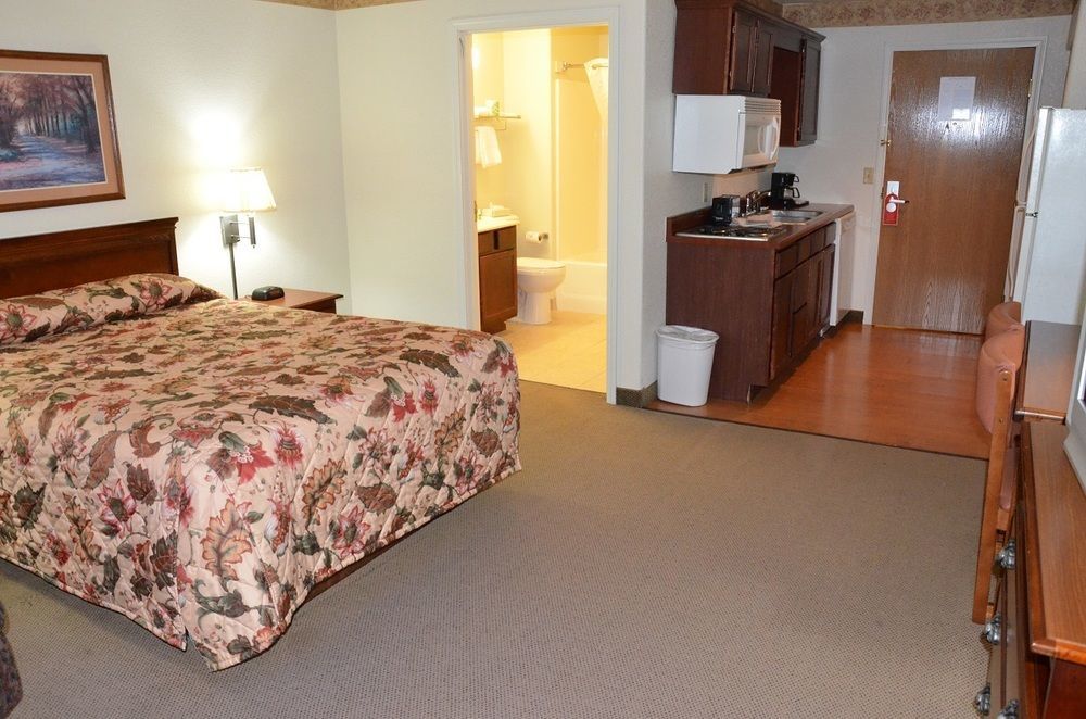 All Towne Suites Saint Robert Bagian luar foto